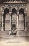 Lyon - Basilika unserer Dame von Fourviere - demoliert Portal und hereinkommendes DA die Krypta - CPA