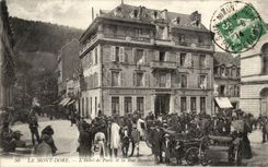 Mount Gilds - Place Michel Bertrand - and Hydropathic establishment - ass - doneky - bustling scene - CPA
