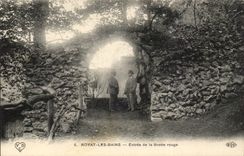 CPA Royat les Bains Entrance of the red cave