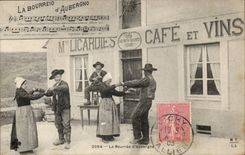 CPA Auvergne The bourree (folklore costume dances)