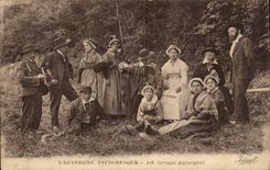 CPA Auvergne Groups Auvergnat (folklore costume)