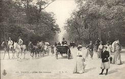 Paris - 16 -Allee des Acacias - chien - dog - women in period clothing - CPA 