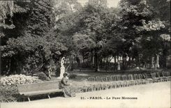 Paris - 7 - Park Heap - woman in period clothing CPA