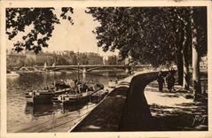 Paris CPA Bords de la SEine au quai du Louvre 