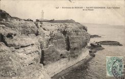 Surroundings of Royan CPA Saint Georges cliffs and the headlight (lighthouse)