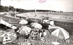 Saint Georges de Dilonne CPA the beach