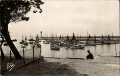 Island of Oleron - Cotiniere - the Port and its Lighthouse - lighthouse - CPA