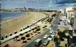 Royan - in Betracht des allgemeinen Fanges des Familien-Hotels - CPA