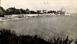 Fouras - the beach ensemble and the Semaphore - CPA