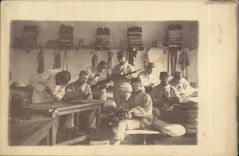 CPA Militaria Soldiers netttoyant their rifles