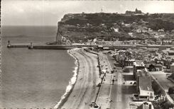 Fecamp - der Strand und der Hafen CPA