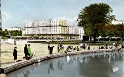 Treport - Bassin und Ort des Rathauses - CPA