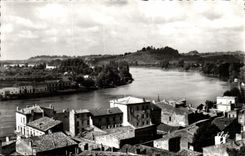 MODERN CARD Libourne Seen on the Dordogne and the hillock of Fronsac