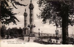 CPA Bordeaux Places Quincunxes the columns rostrales