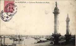 Bordeaux CPA Columns rostrales and splits it