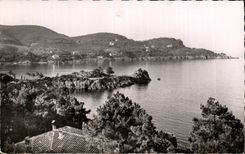 Le Trayas CPM La presqu'ile de la Tunisienne et la pointe de l'ESquillon