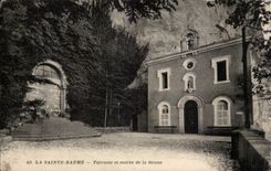 La Sainte Baume CPA Terrasse et entree de la grotte
