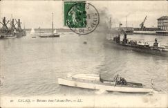 CPA Calais Boats in before port (boat boat ship war)