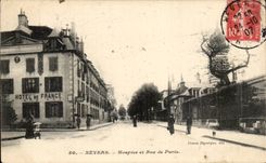 Nevers - Old people's home and Street of Paris - Hotel of France - CPA