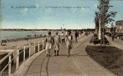 La Baule CPA the walk of the esplanade of the casino