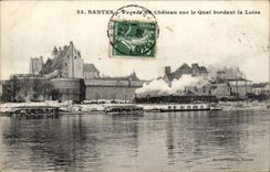 Nantes CPA Frontage of the castle on the Quay bordering the Loire (train laundrette)
