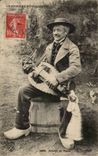 CPA Auvergne Player of old woman (folklore caps costume music)