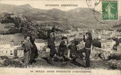 CPA Auvergne childish Faggot Thousand good wishes (folklore caps costume accordion)