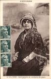 CPA Auvergne Auvergnate in costume of country (folklore caps costume)