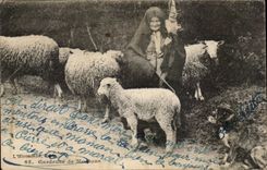 CPA Auvergne Gardeuse of sheep (folklore caps costume)
