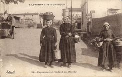 Peasant CPA Auvergne going to the market (folklore caps costume)