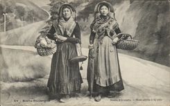 Our Auvergne CPA Nonin has lo viollo We go to the city (folklore costume)