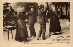 Auvergne CPA the crossing (folklore costume dances)