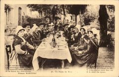 Auvergne CPA a wedding banquet (folklore costume)