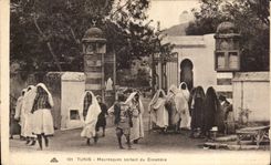 Tunisia CPA Tunis Moorishes leaving the cemetery
