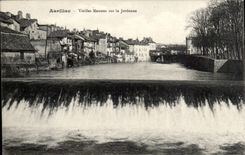 CPA Aurillac Old women houses on Jordanne
