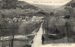 Auvergne Cantal CPA Vic on Cere Avenue of the bridge