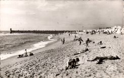 Capbreton MODERN CARD the beach close to the pier