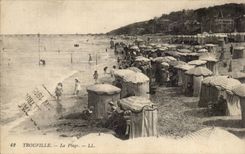 Trouville CPA the beach