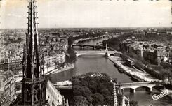 Paris CPA La fleche de Notre Dame La Seine