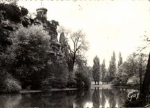 Paris MODERN CARD the park of the Chaumont Hillocks the lake the rock needle and the temple