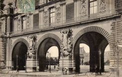 Paris CPA Portes du carrousel (cote quais)
