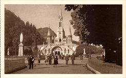 Lourdes - the Basilica and the Square - CPA