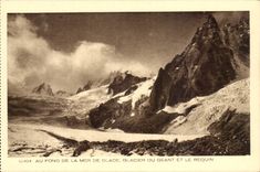 CPA Chamonix Au fond de la mer de glace glacier du geant et le requin