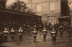 Belgique CPA Pensionnat des soeurs de Sainte Therese Pont a Chin les Tournai Cour des petits garcons