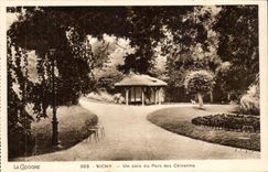 Vichy CPA Un coin du parc des Celestins