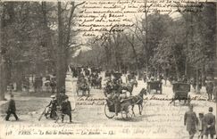 Paris CPA Le bois de Boulogne Les Acacias (chevaux caleches)