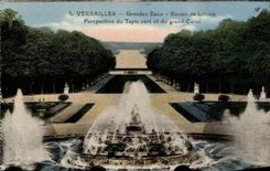 Versailles CPA the castle Large water Basin of latone View of the green carpet and the large canal