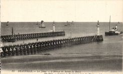 Deauville - Piers - Arrival of the Boat of Le Havre - CPA