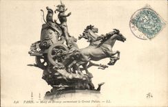 Paris - 8 - Reason Bronzes some surmounting Grand Palais CPA