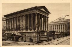 Nimes - Maison Carree und das Theater - CPA